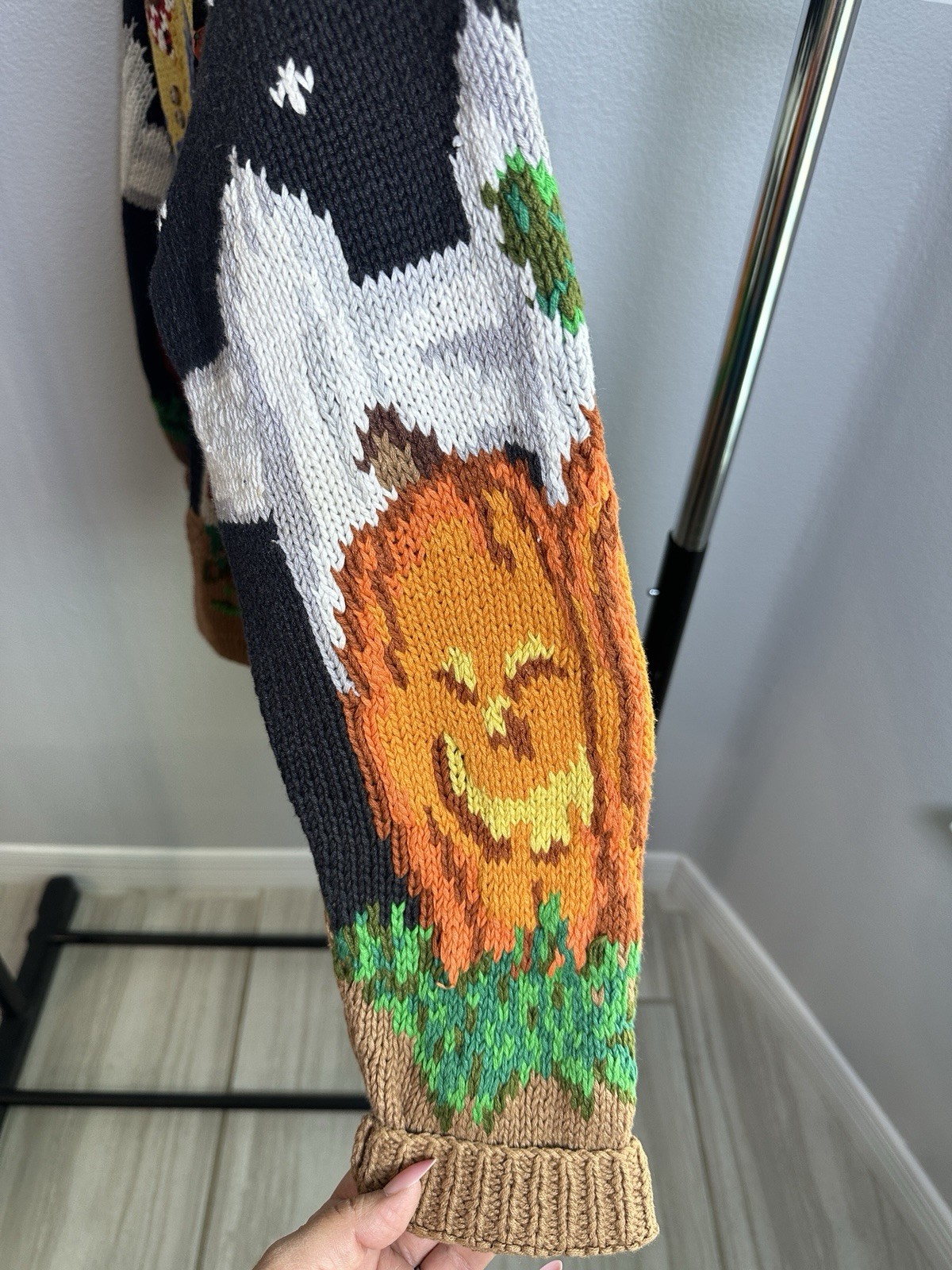 The Eagles Eye Vintage Halloween Cardigan Sweater with Scarecrow & Pumpkin Small