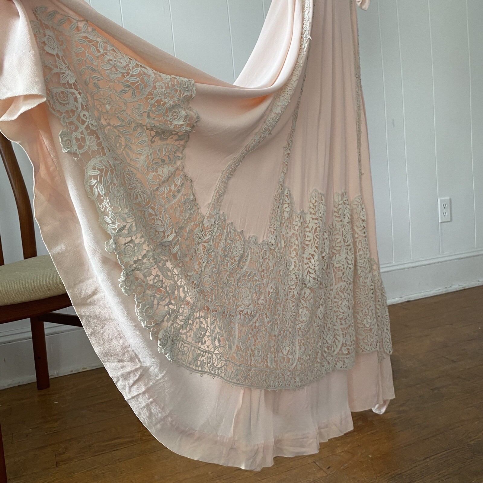 Stunning 1940s Pink Crepe/Crocheted Lace Gown Wide Sweep Skirt XS S