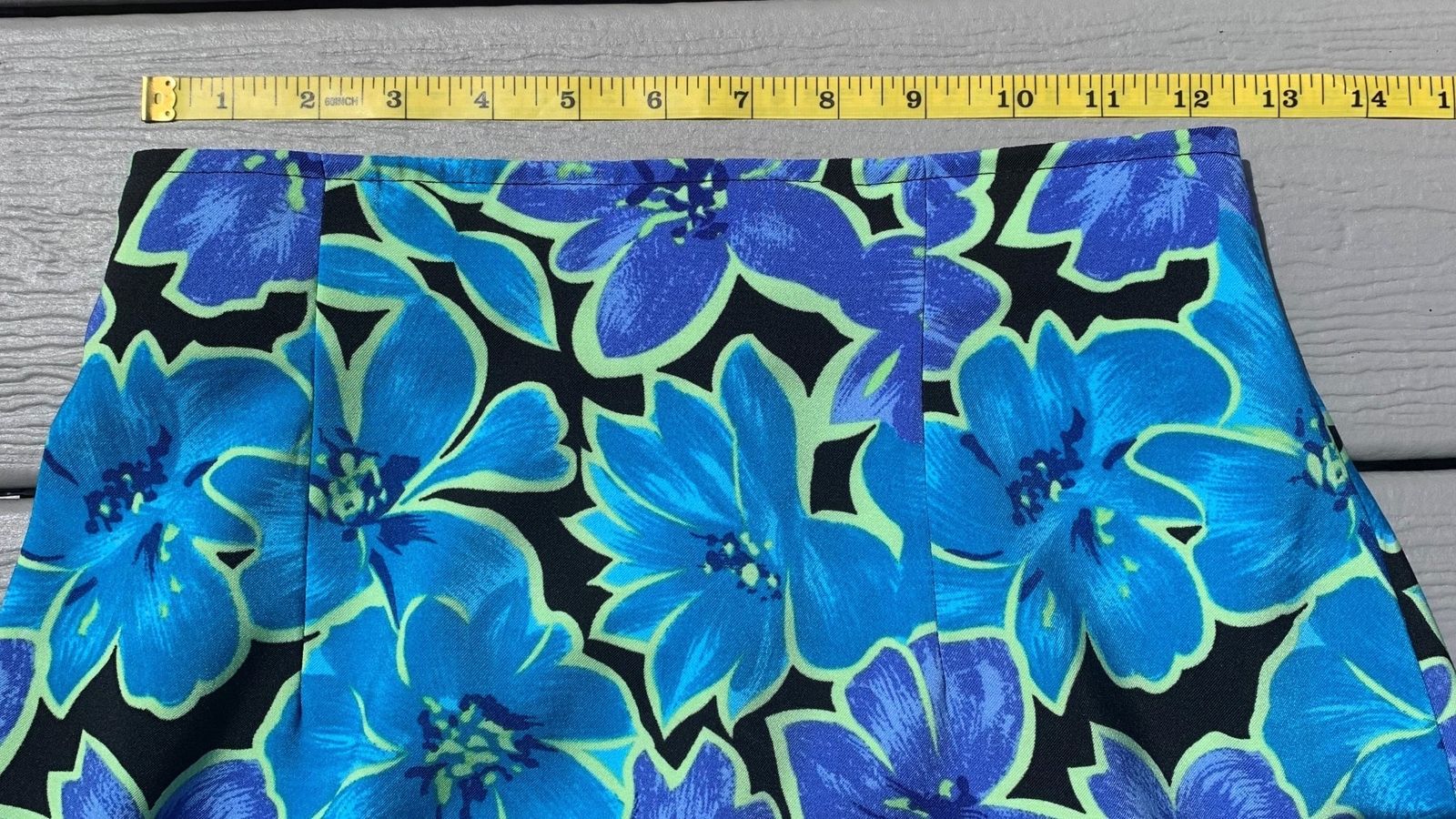 Vintage Floral Skirt Black w/Blue Purple Green Knee Length Sz 8 Light Flowy