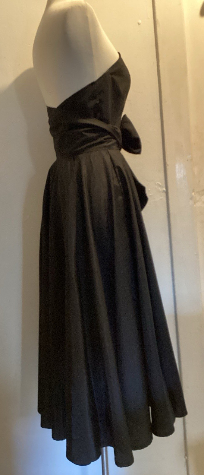 vintage 80’s does 50’s NEO 80 Lisa Elliott black full skirt wrap dress one size