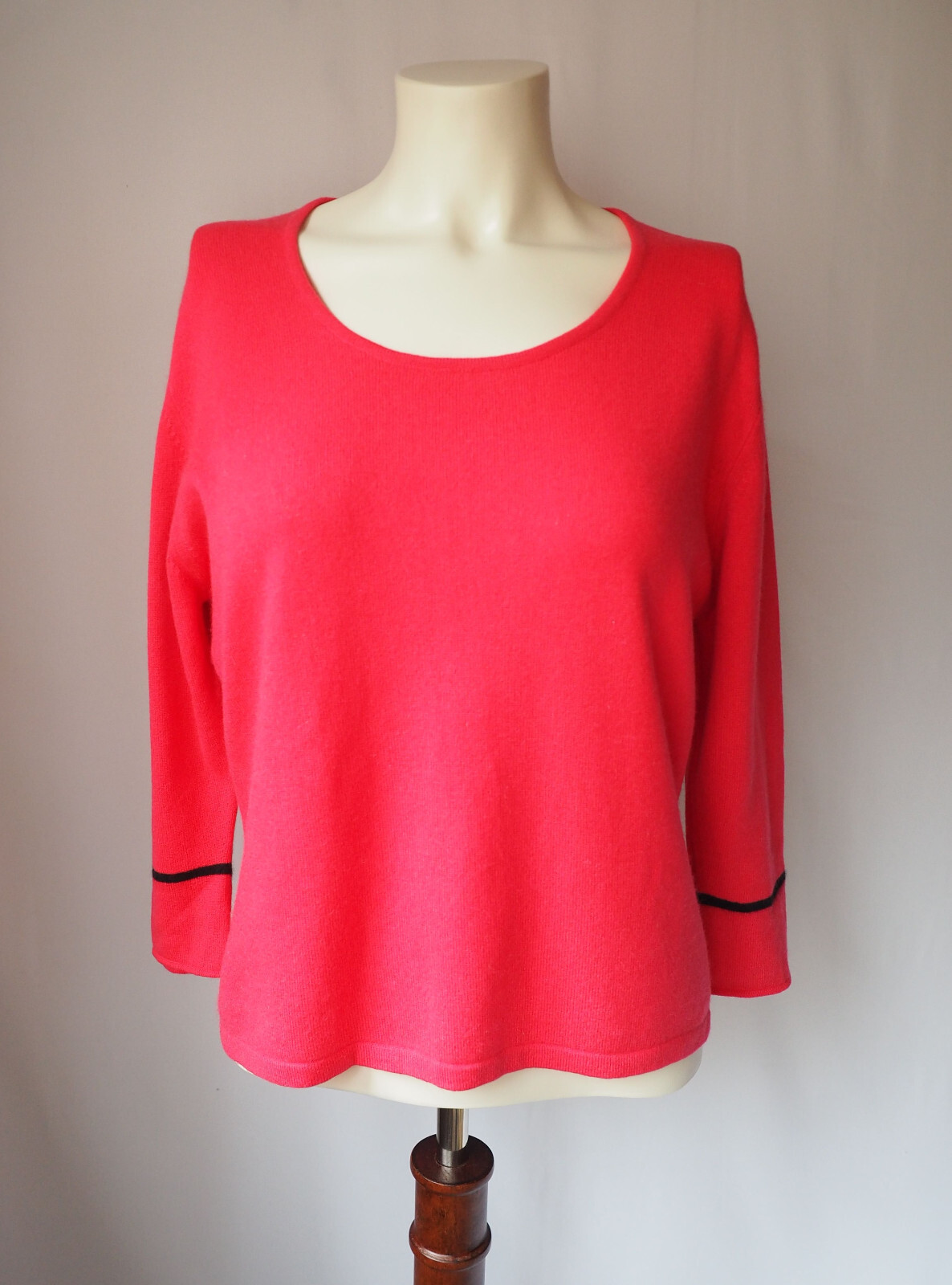 Vintage John Laing Scotland 100% Cashmere Sweater Deep Pink Black Bow 38 97cm