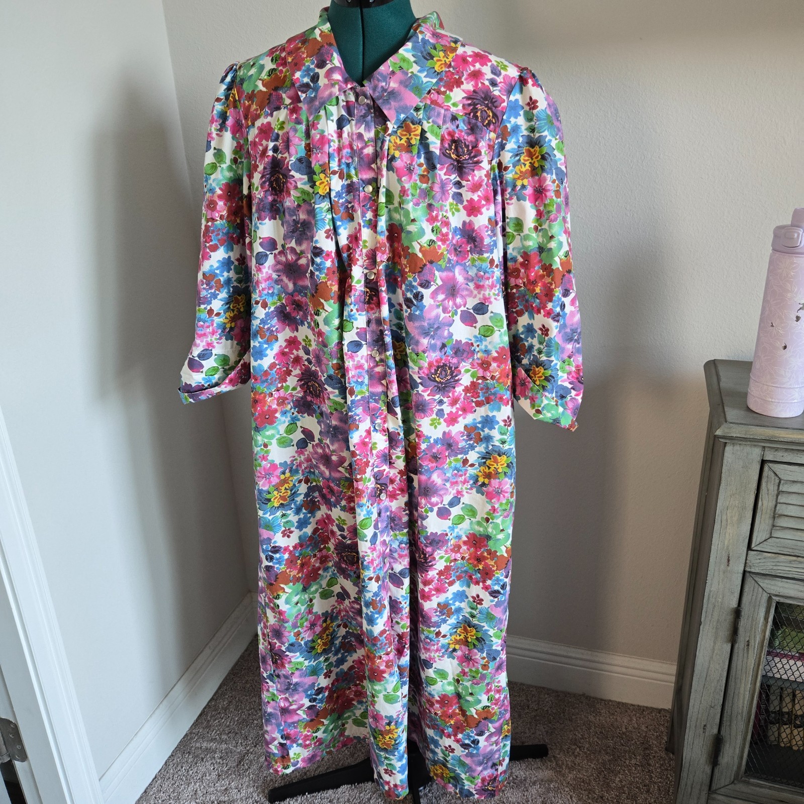 Models Coat VTG Housecoat Sz Large Floral Metal Snaps Pleated Shoulder Detail