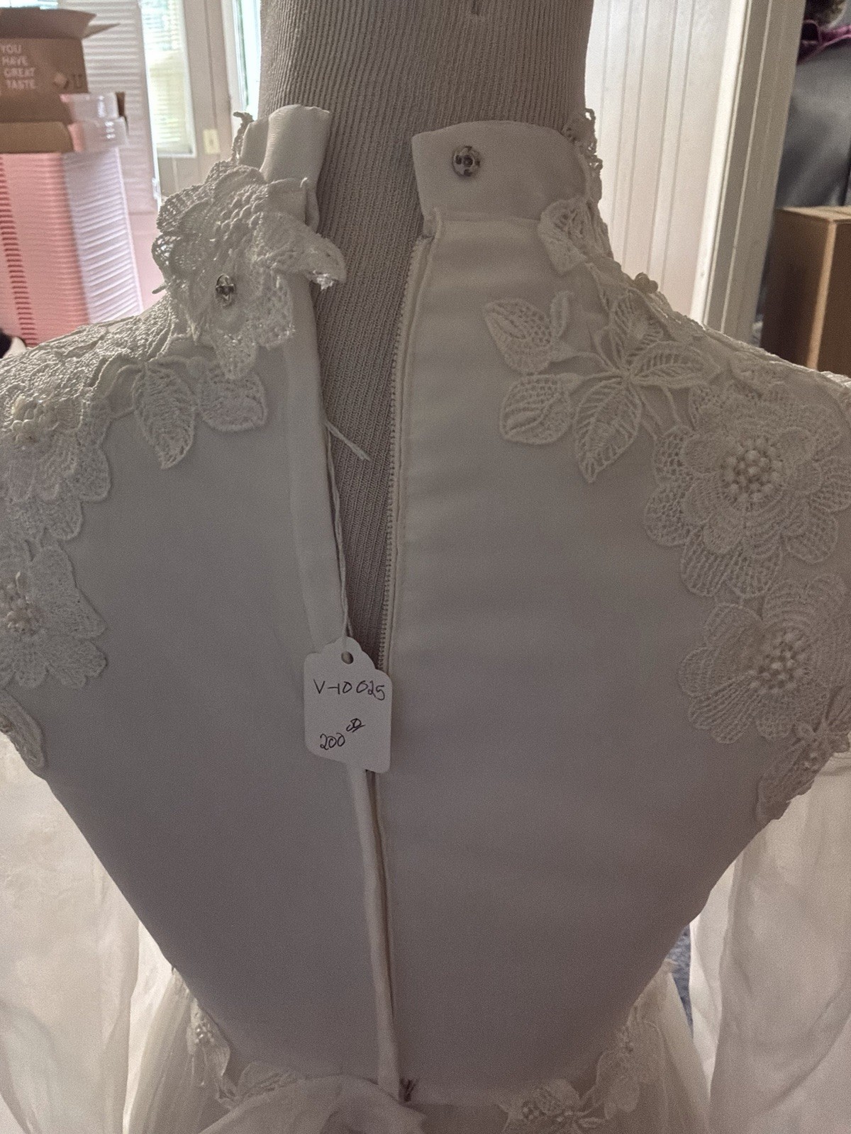 1960’s Vintage Wedding Gown Regal Neckline Delicate Lace Petite XS