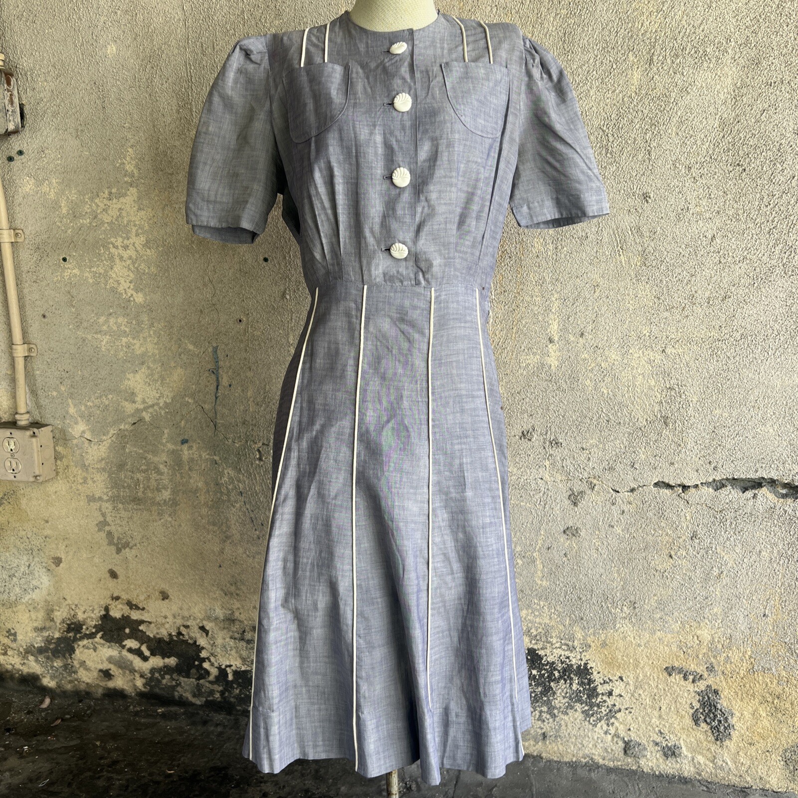 Vintage 1930s Blue Chambray Cotton Midi Dress Bust Pockets Shell Shaped Buttons