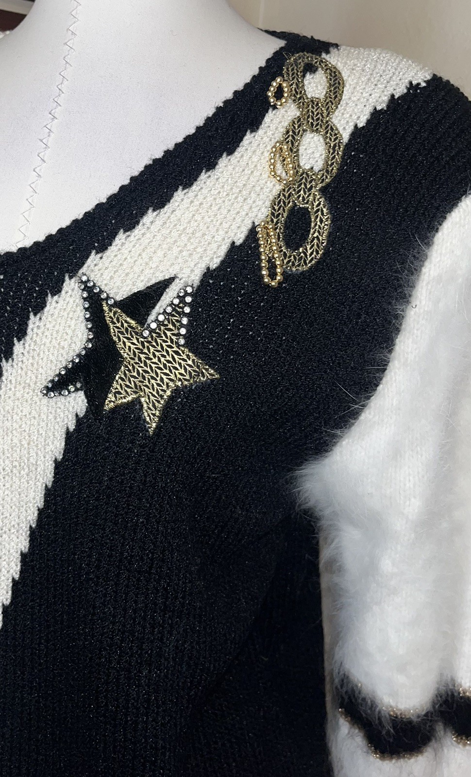 1980s 80s Vintage Black White Gold Star Beaded Rhinestone Long Sleeve Sweater M