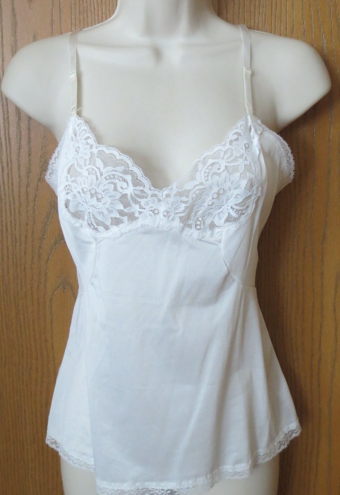 JCPENNEY LOVELY WHITE nylon camisole slip top 3″ LACE LINGERIE sz 34 / 12