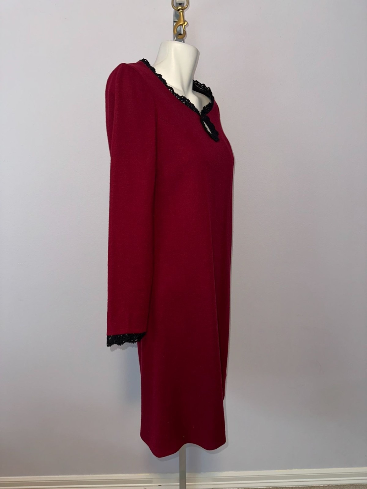 Vintage 1960s Dark Red Wool Mod Shift Dress Black Crochet Lace Cuff Hem 1960s M