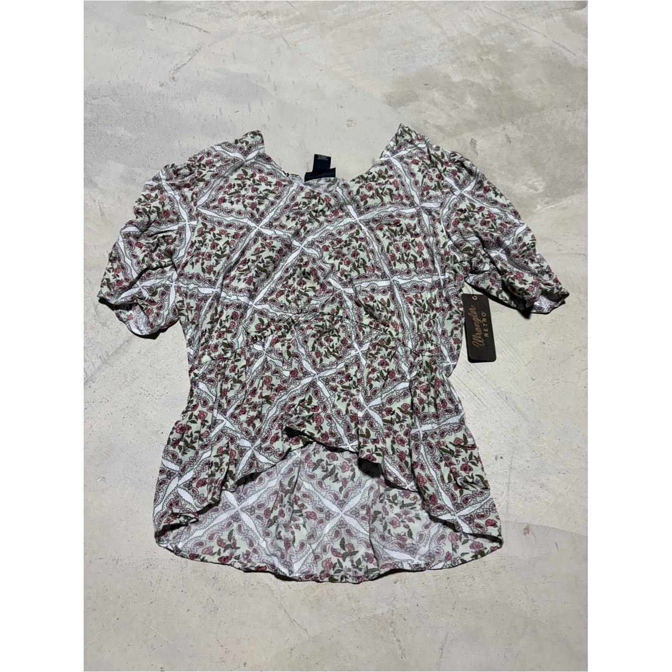 Wrangler retro NWT Floral Print Top medium MSRP$39