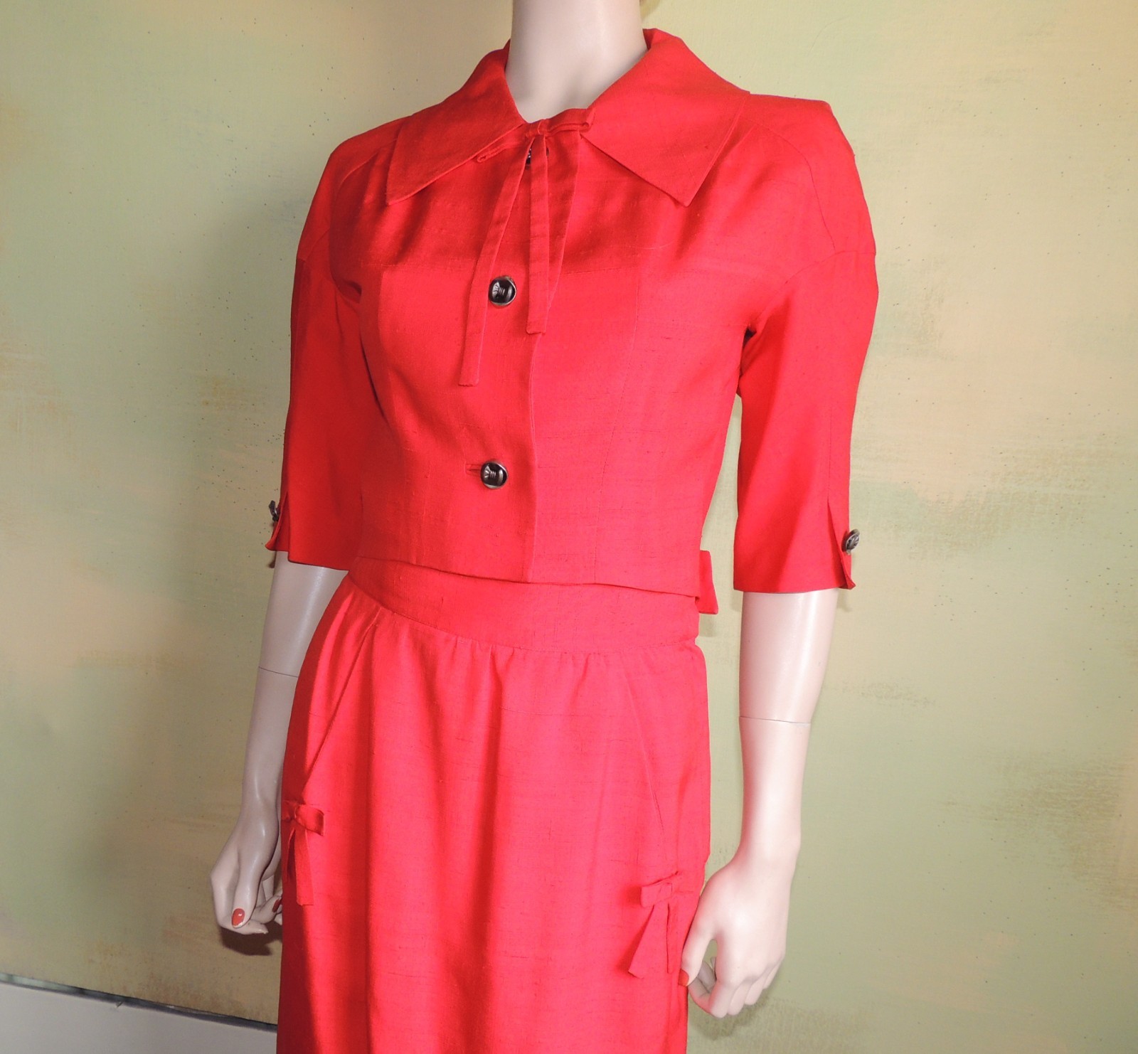 S Petite 50s Iconic Red Women’s Skirt Suit Pure Silk Dupioni Loomed n Italy Bows