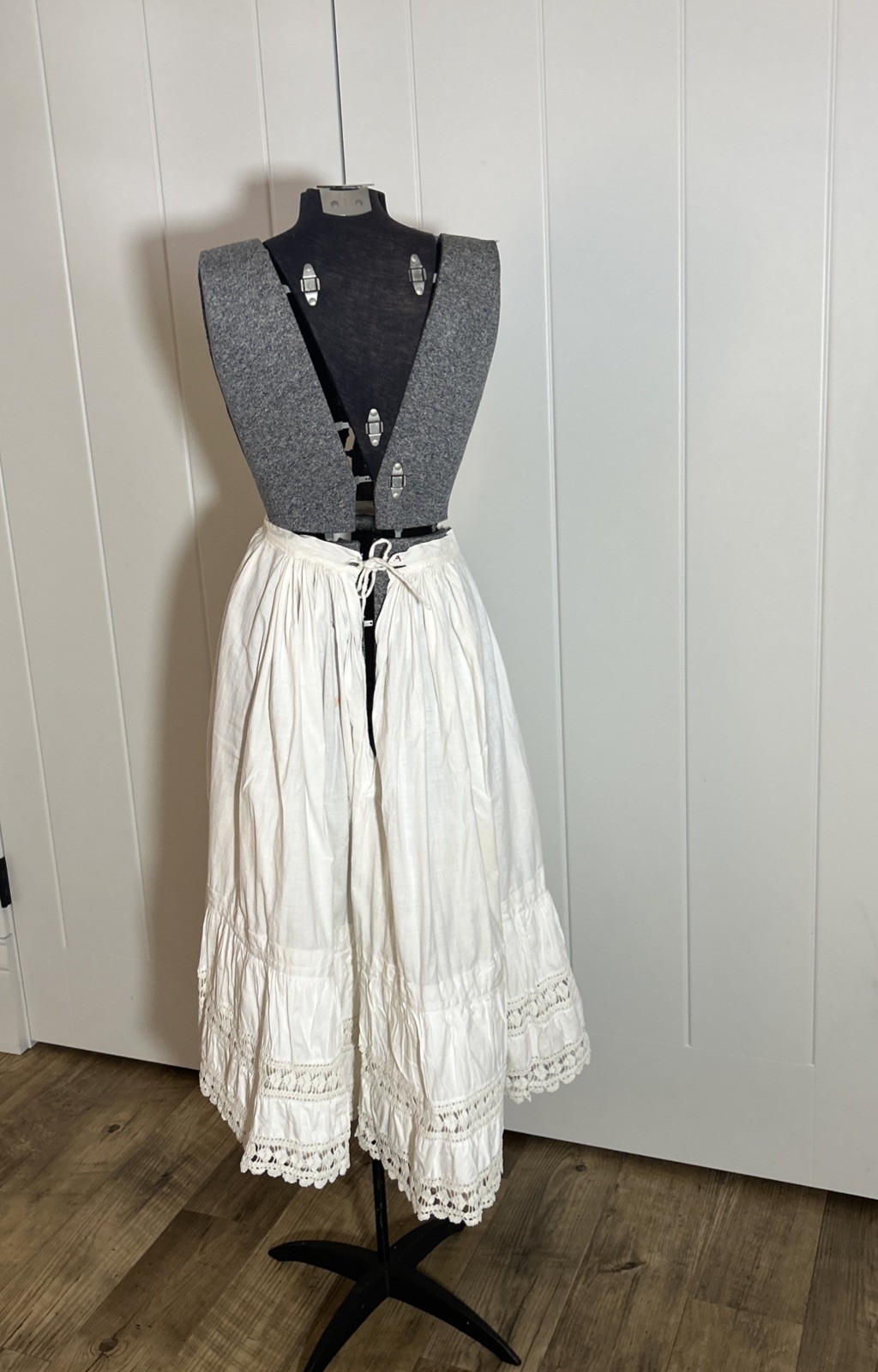 Antique Off White Cotton And Lace Heavyweight Petticoat Skirt
