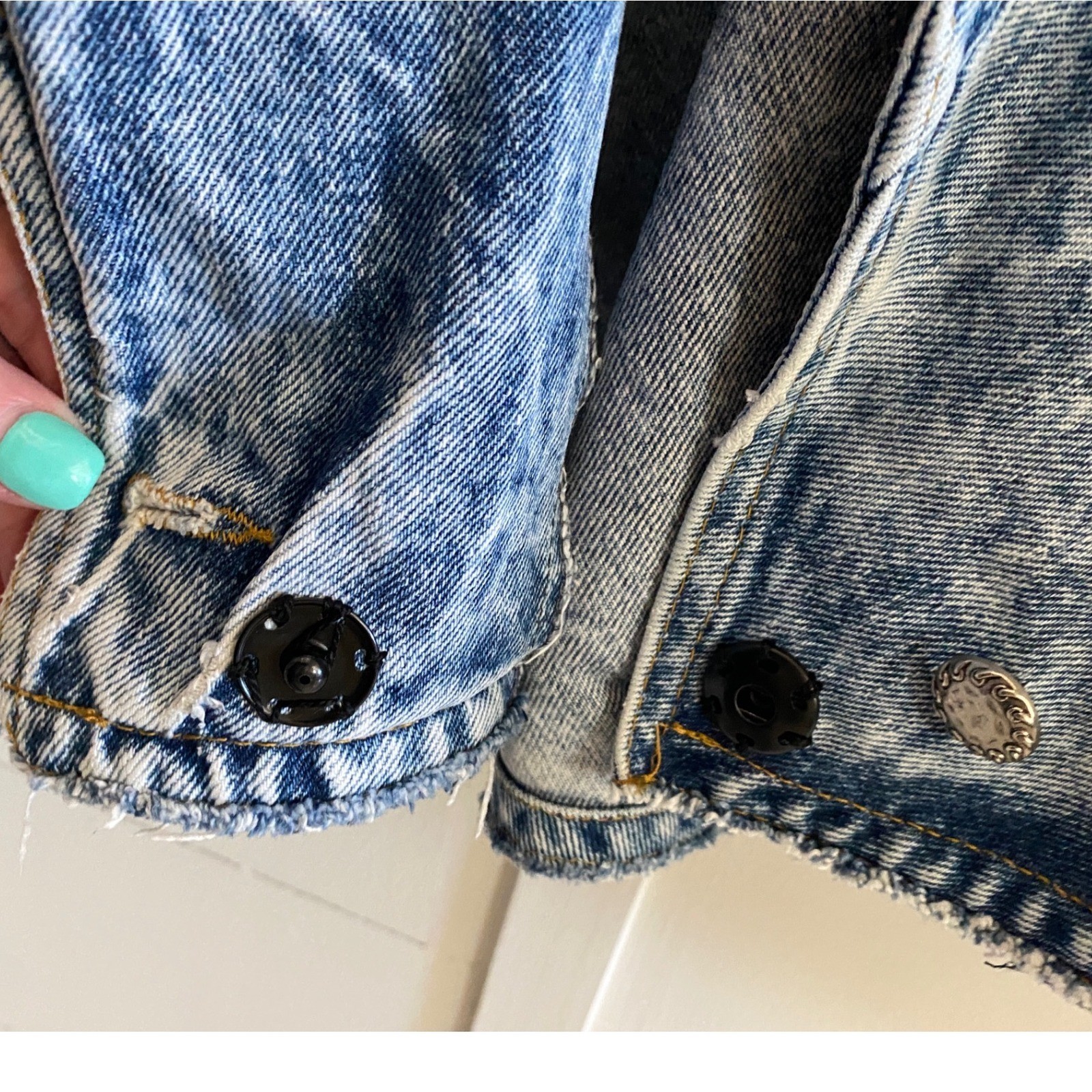 Vintage De Connection Acid Wash Cropped Denim Jacket Blue Womens Medium Made USA