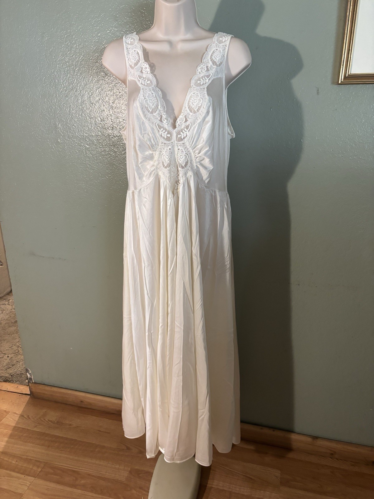 Pre-Owned – Olga Nightgown Negligee – White – 3XL