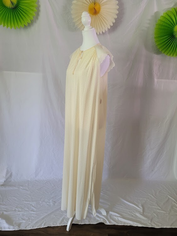maidenform dreamwear nightgown, ivory, long, small, vintage