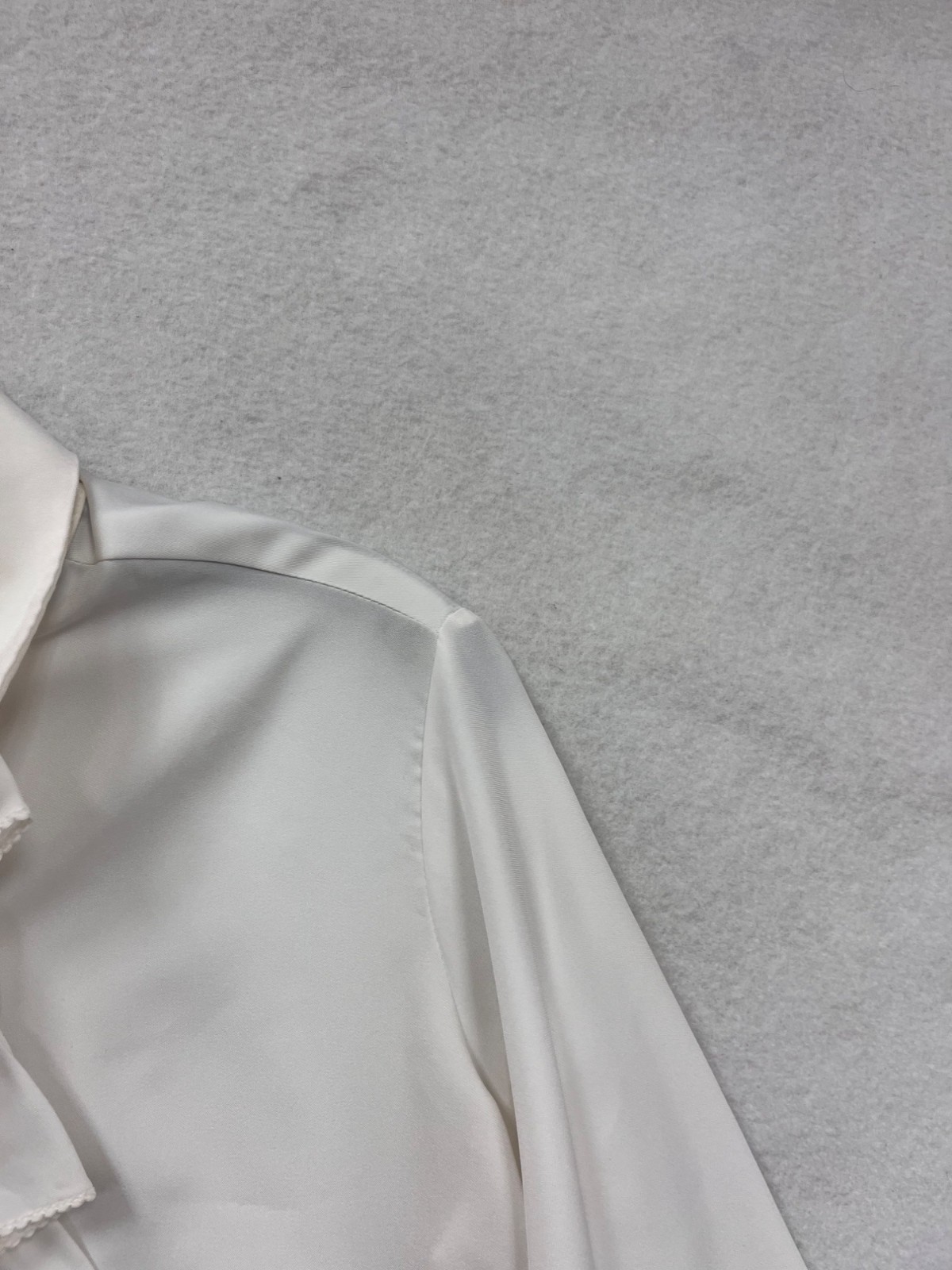 Vintage Terry Chicago White Ruffled Button-Up Blouse #8355