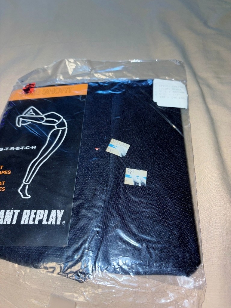New NOS VTG Instant Replay M Nylon Lycra Bike Shorts Black 120/145 lbs 5’2 / 5’7