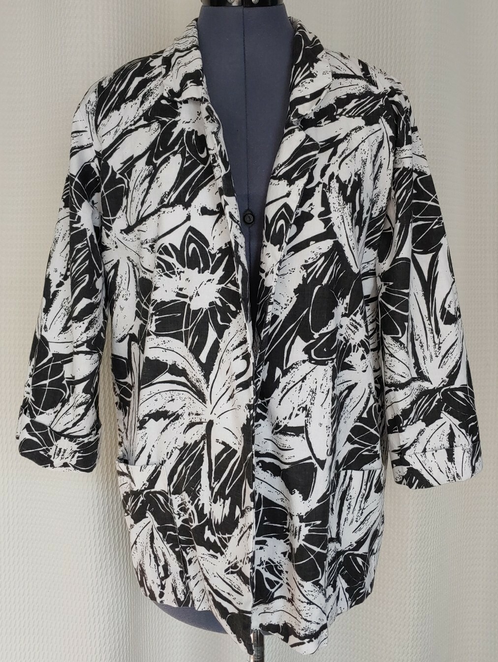 Vintage Copy Cats Black & White Graphic Floral Print Jacket Size Medium