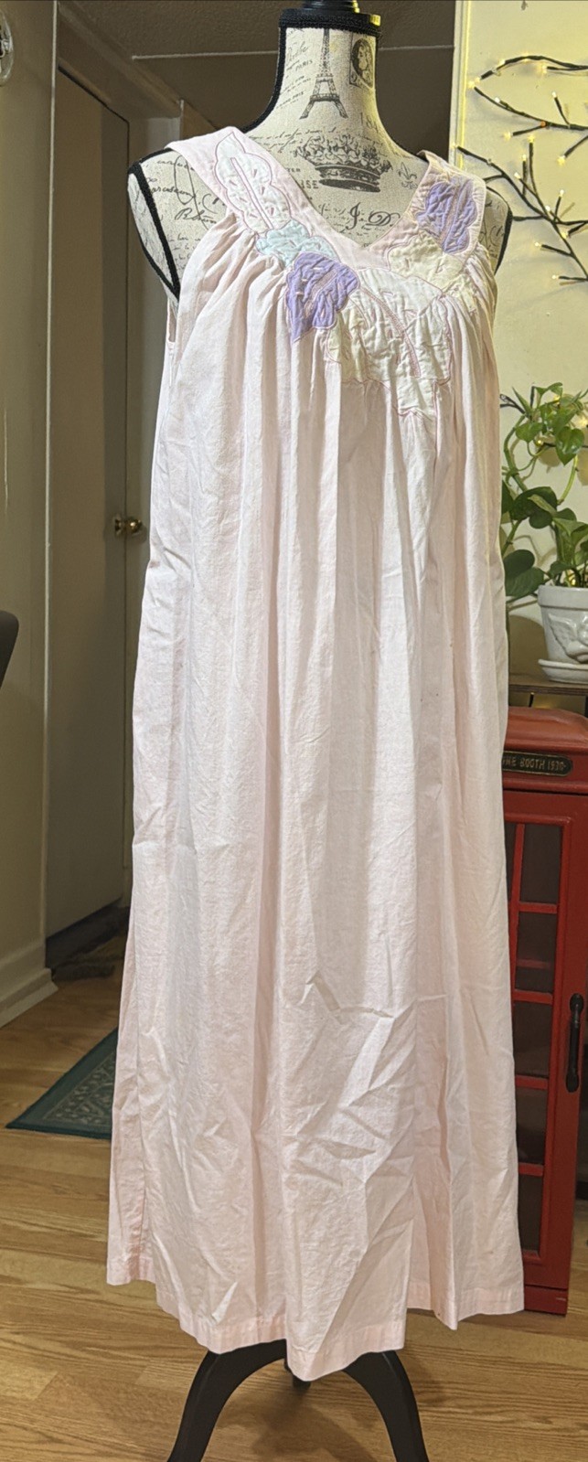 Laura Adams Sz Small sleeevelss Pink Long House Dress Gown Embroidered Vintage
