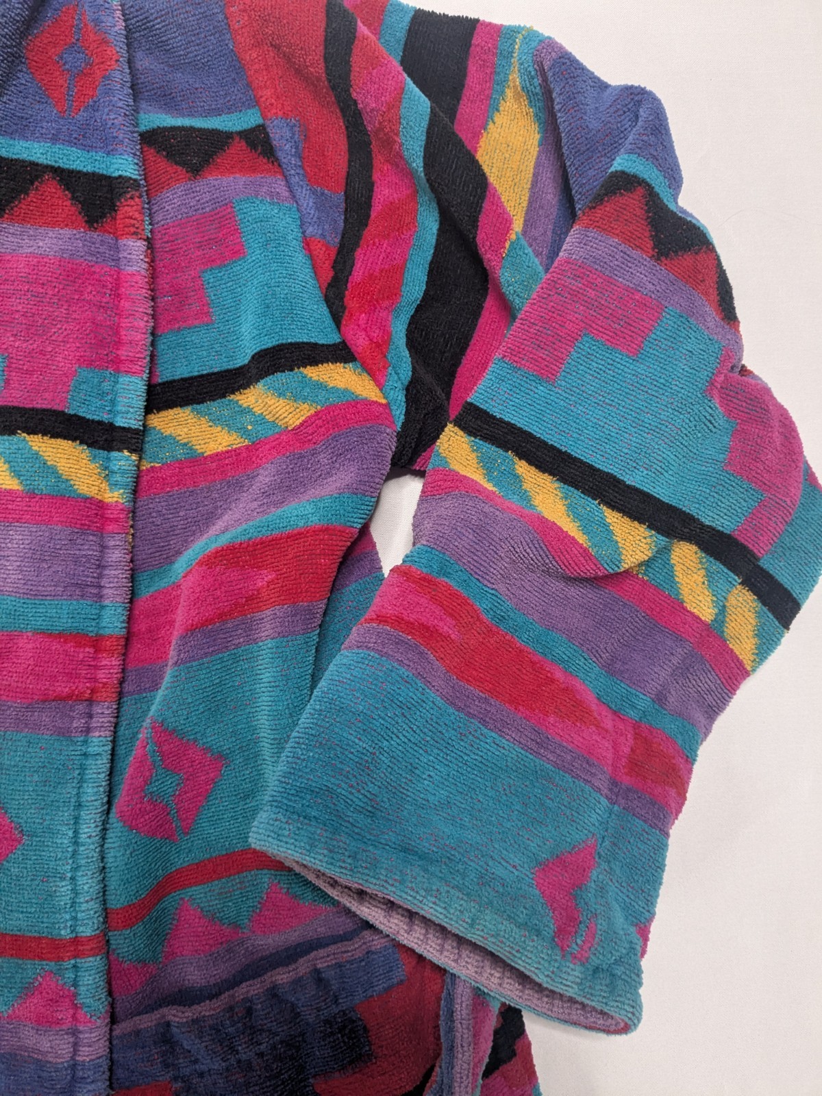 VTG TJ Lawford Bathrobe Bold Southwestern Aztec Tribal Belted Pockets Size M