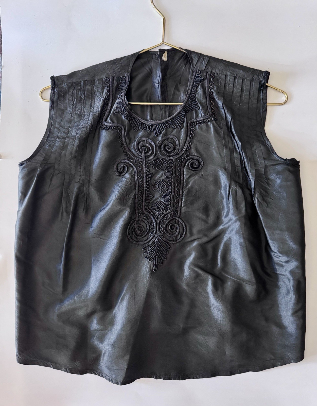 VTG Edwardian Black Silk Sleeveless Blouse Front Design Small Hook Eye Closure