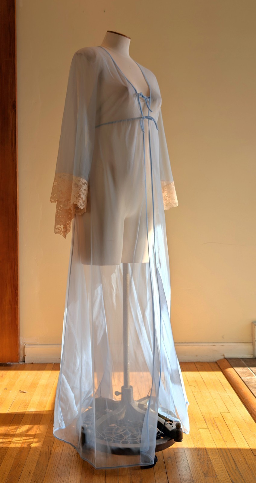 Vintage 1970s Baby Blue And Cream Pegnoir Robe By Katherine Lingerie. OSFM