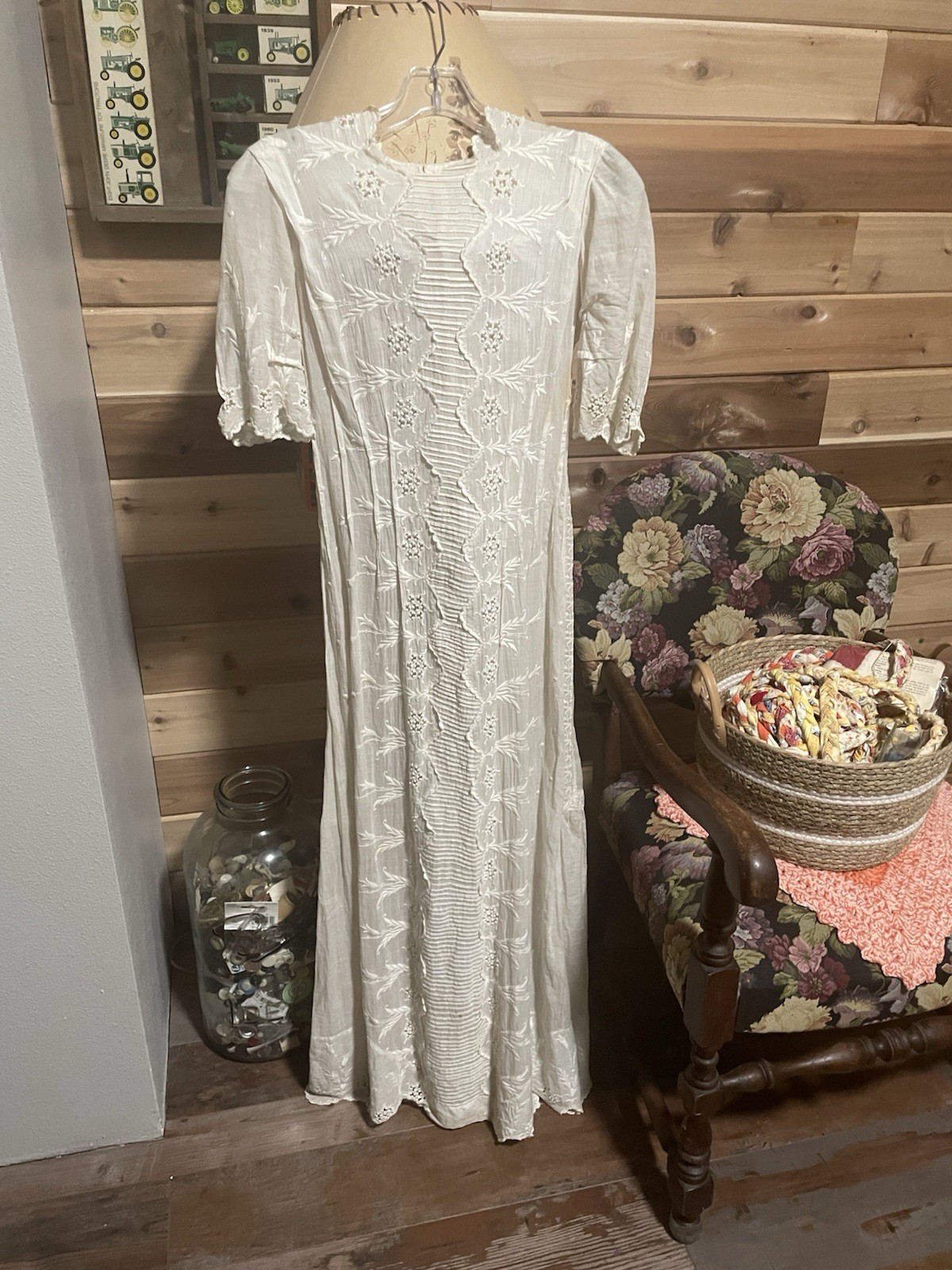 White Embroidered Vintage Lace Dress with Short Sleeves Elegant Classic Style