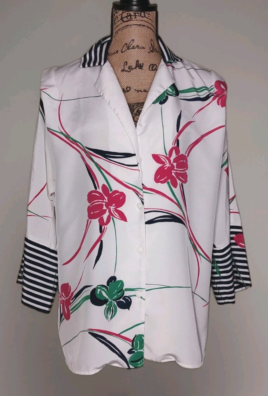 Vintage Siasia New York – White Floral Button Front Polyester Blouse Size Small