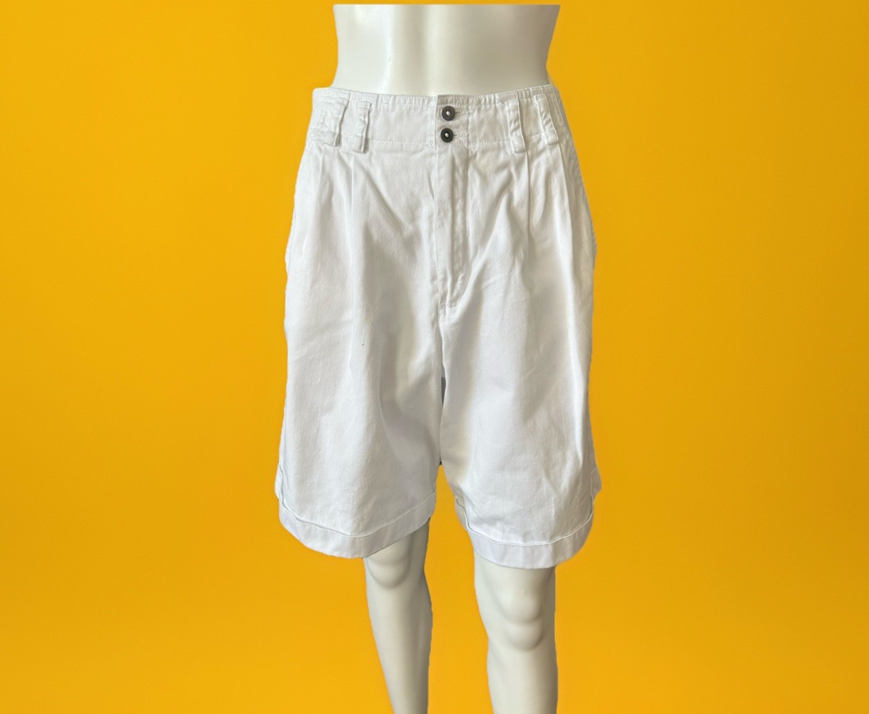 Vtg Liz Sport 80-90’s White Shorts Size 8 Waist 28” Seam To Seam 14”