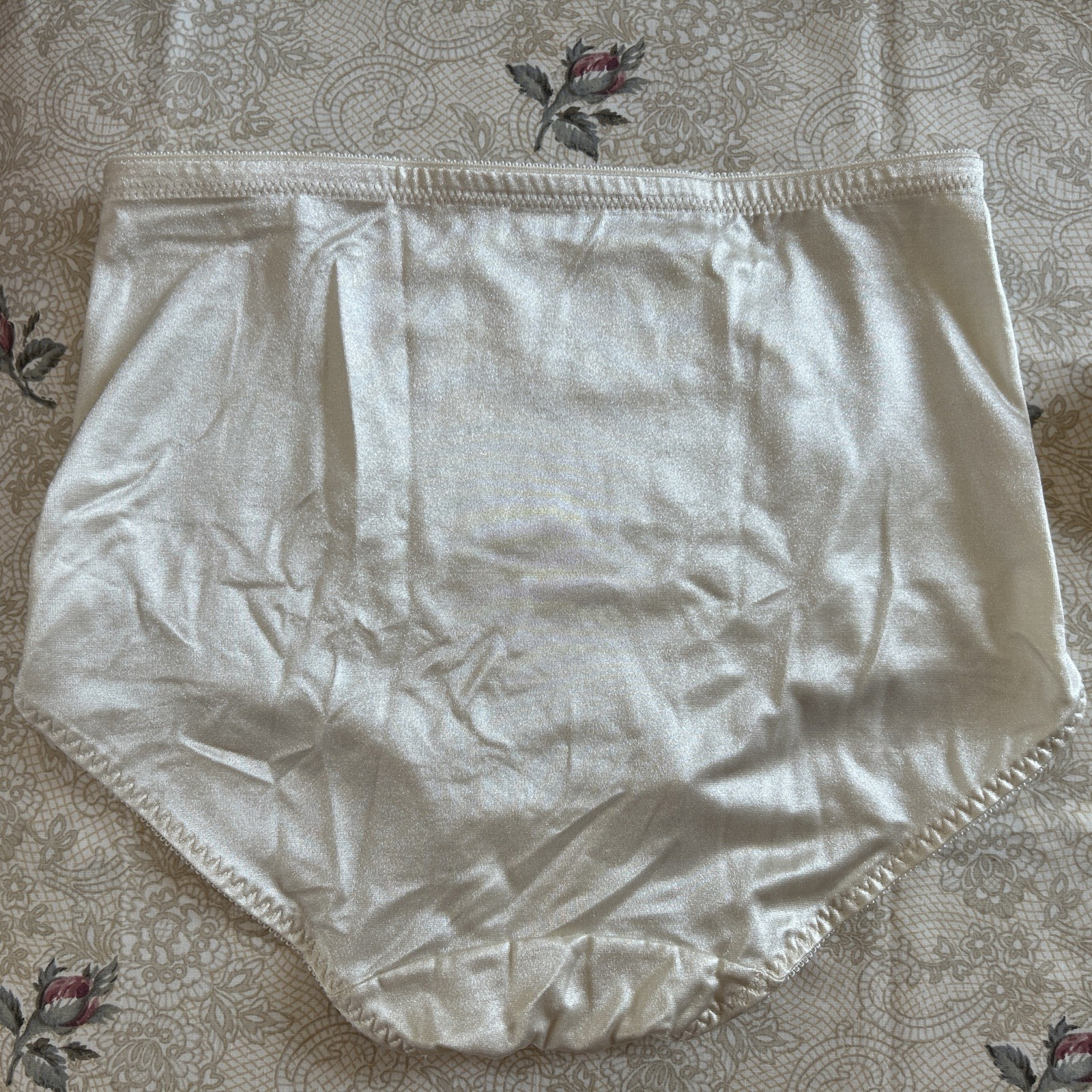 Underscore Shapewear Moderate Control Beige Panties Briefs Sz Med NWOT
