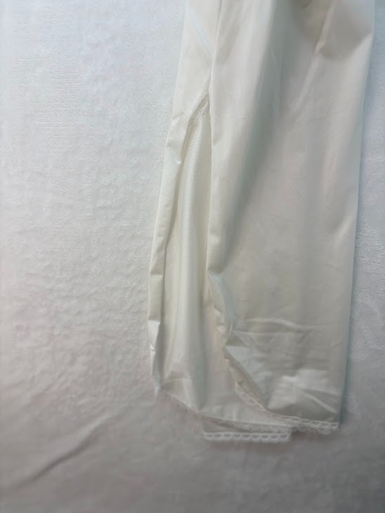 Vanity Fair Women’s Satin Slip Size Small 28″ / 38″ Vintage Side Slit