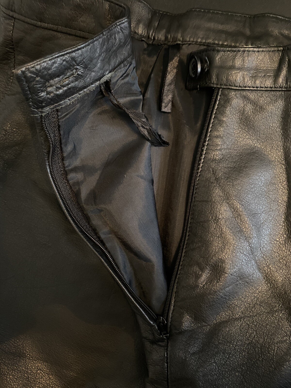 Vintage Avon Fashions size 7/8 Women’s Black Leather Pencil Skirt