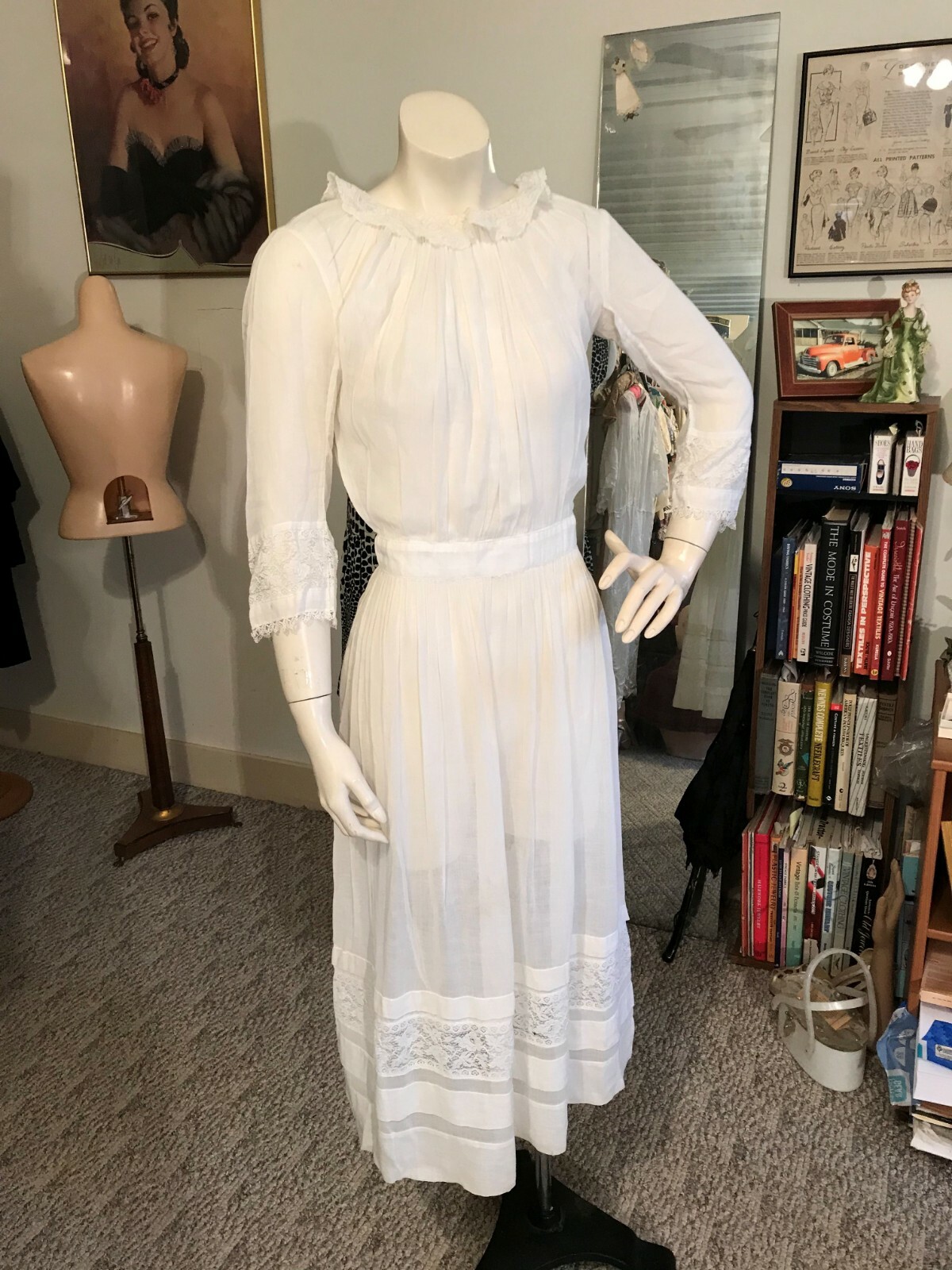 Antique Vintage Elegant 1 Pc. Victorian/Edwardian Lace & Tea Gown 1880-1910
