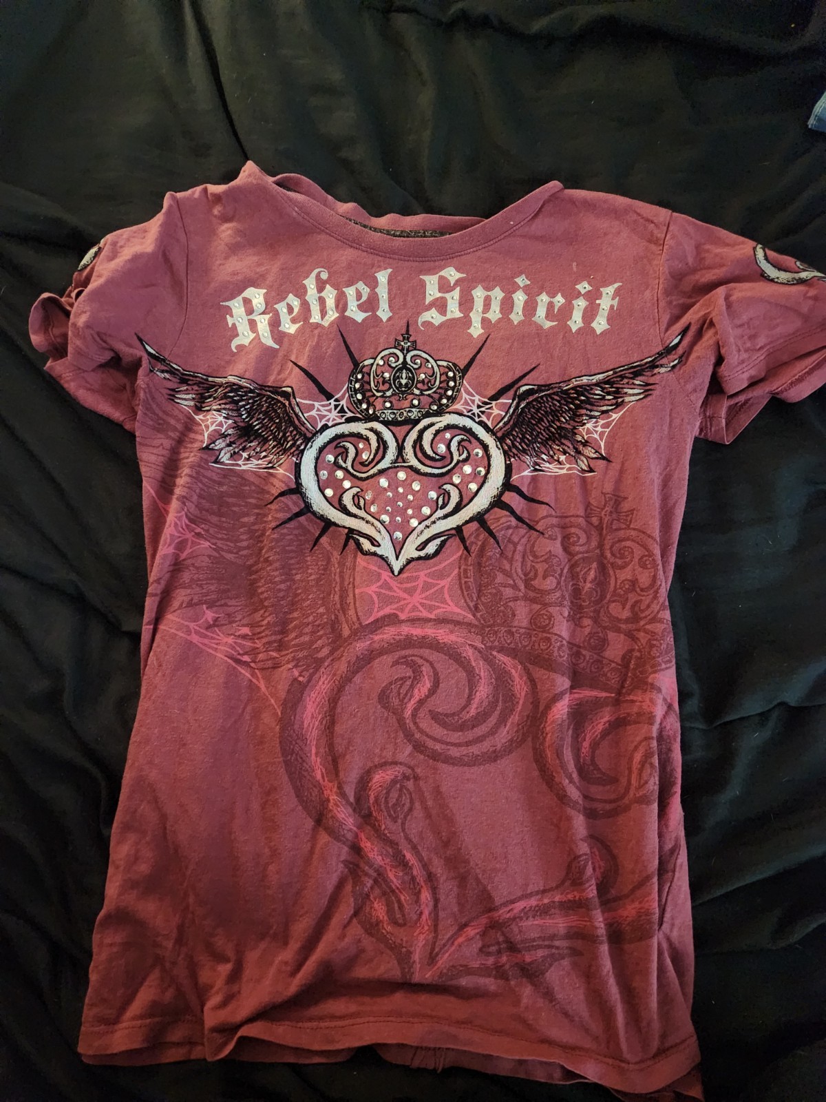 Rebel Spirit Burgendy short Sleeve Shirt Womens L With Rhinestones And Deisgns