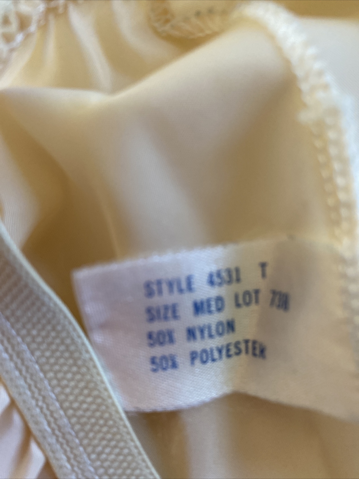 Wonder Maid vintage half slip Size medium nylon poly Beige