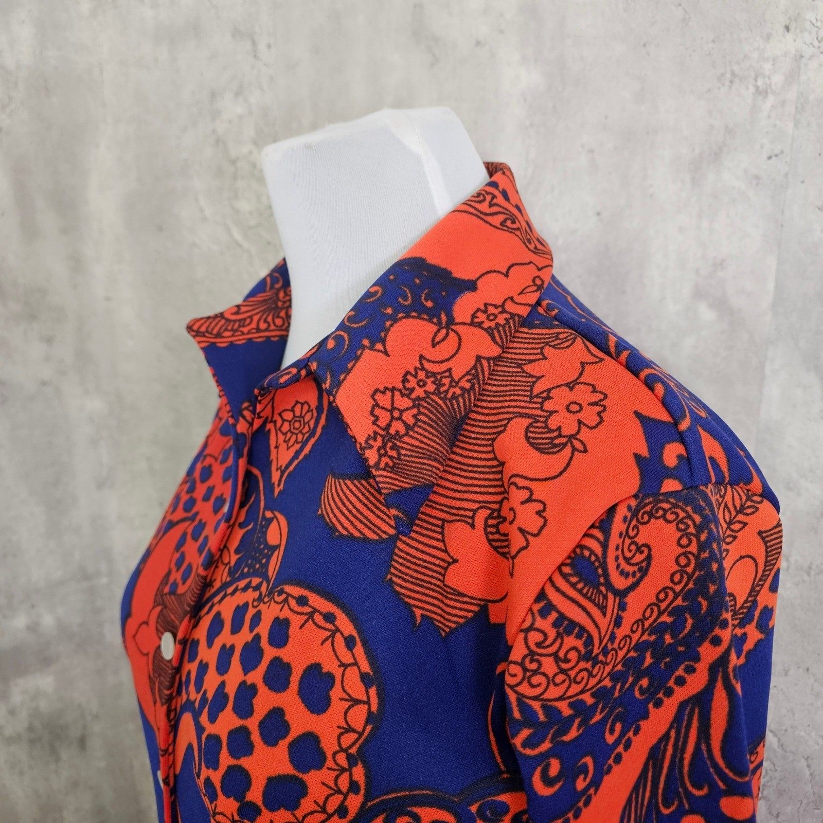 Vintage 70s Psychedelic Mod Paisley Dbl Knit poly Shirt Reddish Orange Blue