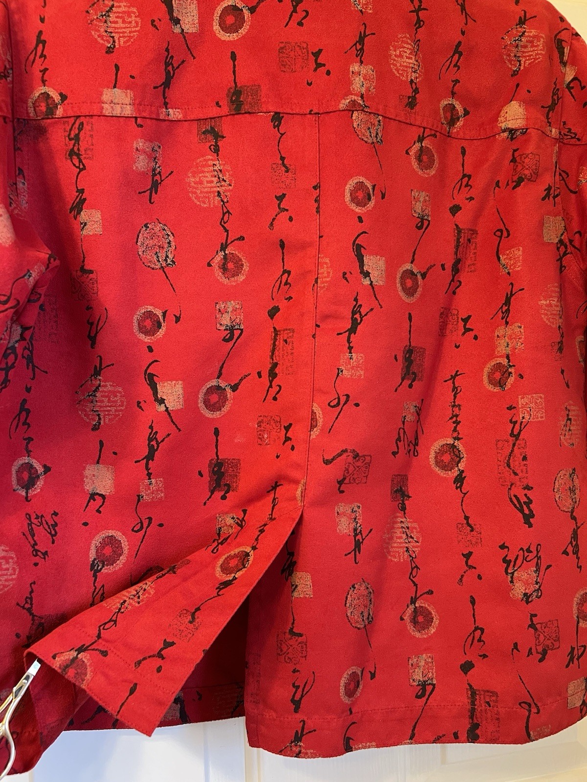Chico’s Design Women’s Size 0 Black Red Gold 3/4 Sleeve 6 Button Blouse