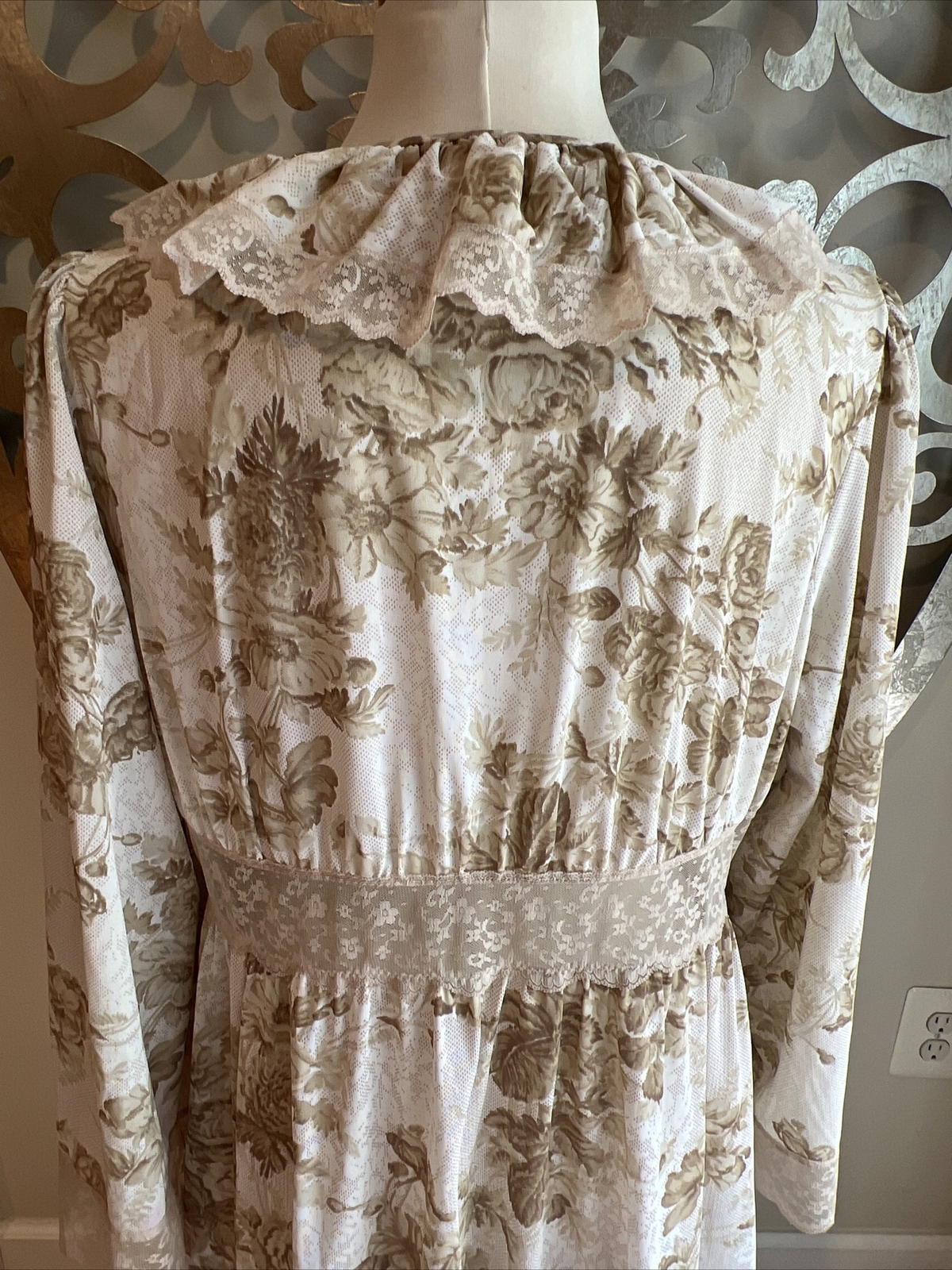 Sears Robe LARGE 38/40 Brown Lace Long Sleeve Buttons MAXI Buttons Nylon USA VTG