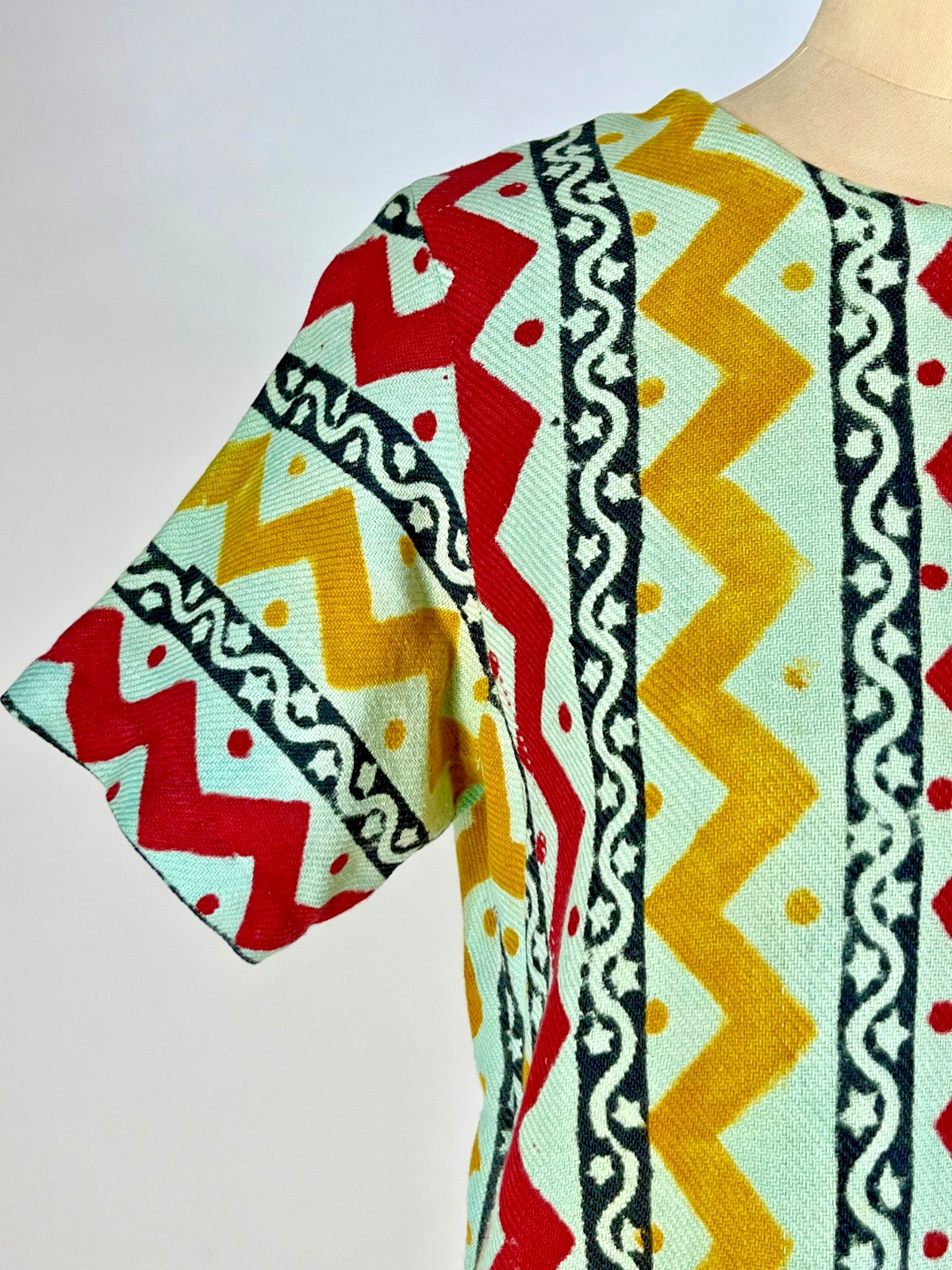 Vintage 1960’s TRUE HIPPIE cotton graphic print green shift mini dress India S/M