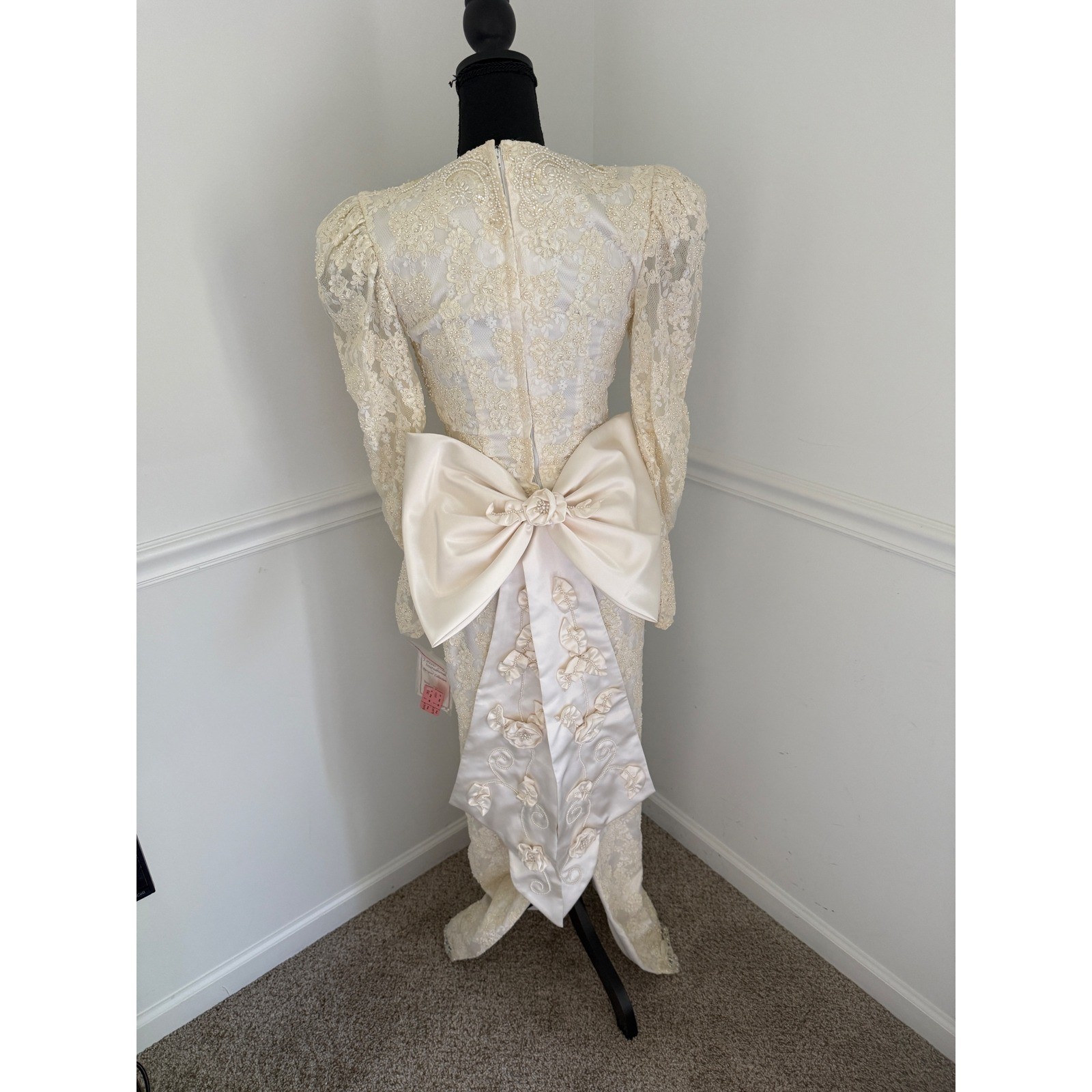 Vintage 90s Bridal Gown Alencon Lace Beaded Trumpet Wedding Dress XS/S coquette