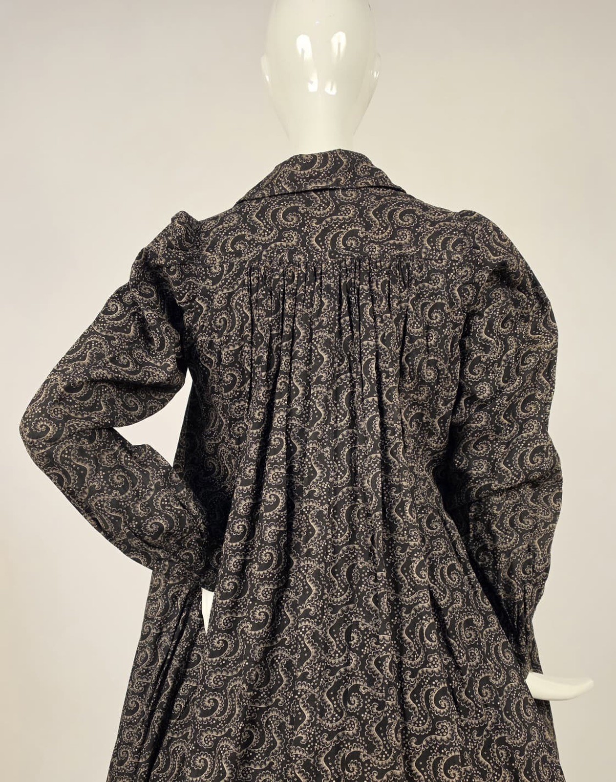VICTORIAN 19TH C PRINT CALICO COTTON MATERNITY WRAPPER DRESS W BUSTLE REAR 