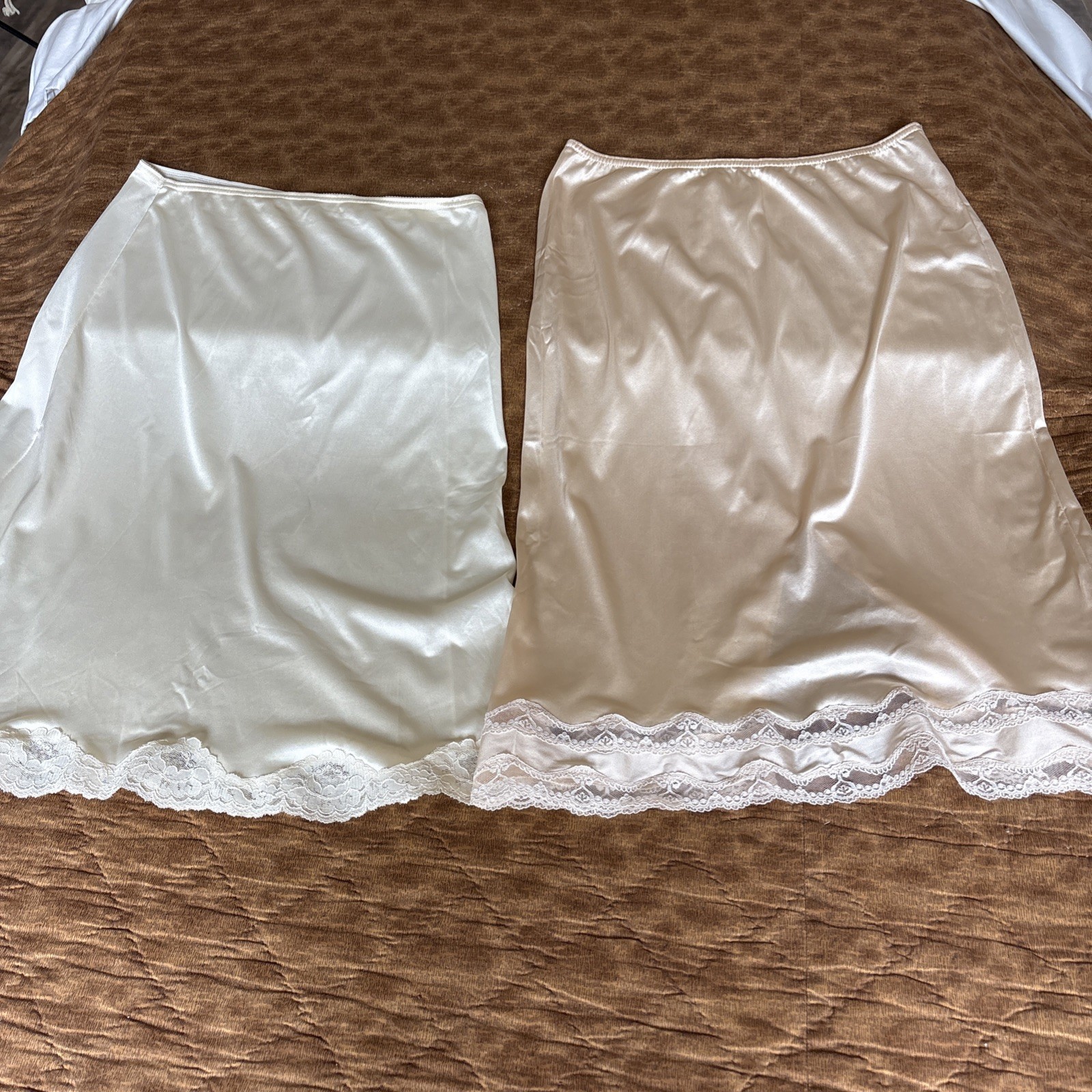VTG Midi Slip Skirt Cream Beige Lace Lot (2) Slit Back Shirring Size Medium