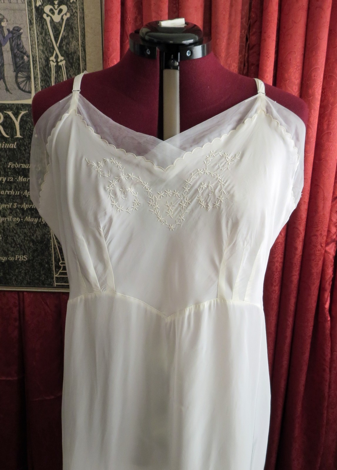 1940s 1950s White Rayon and Chiffon Volup Plus Size Slip Trillium Underthings
