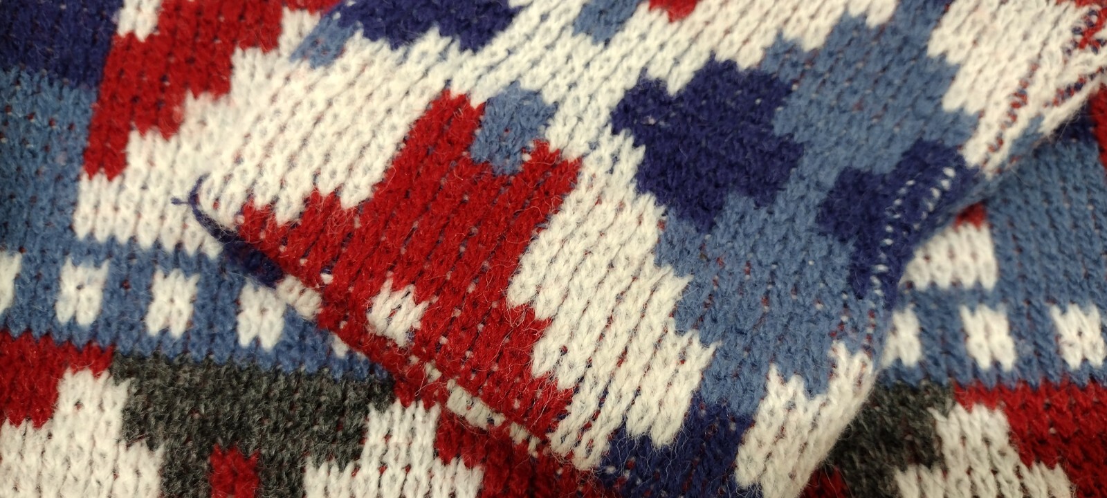 MCM Sweater Mid Century Holiday Burgundy Red White & Blues Mod Mock Neck Crew