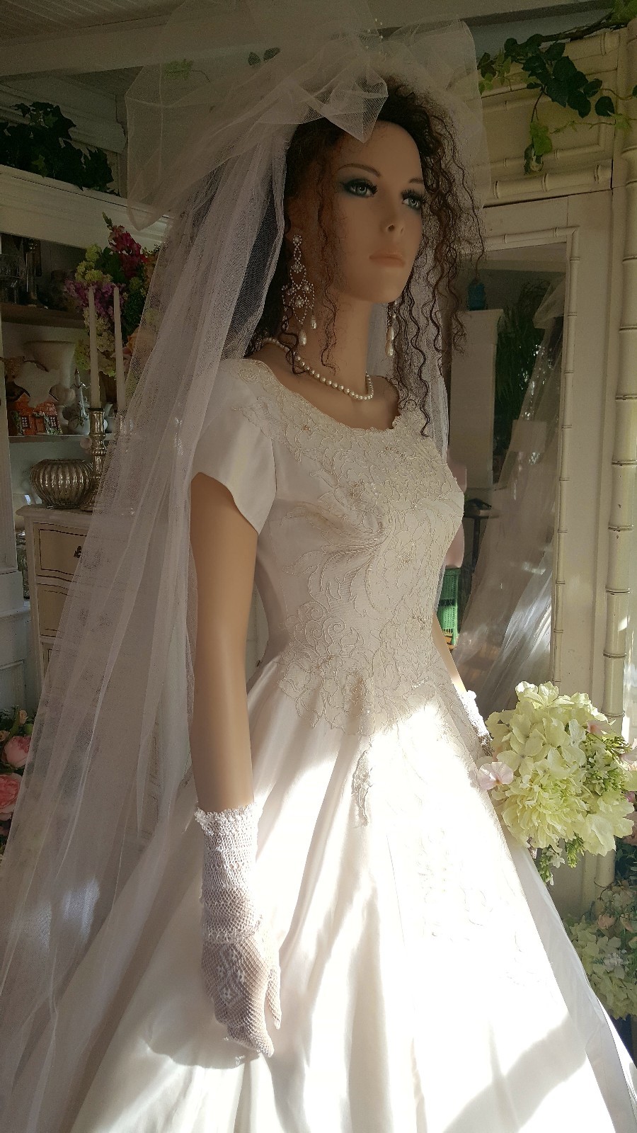 VTG1950s Princess Style Wedding Gown cap sleeve sequin lace and pearl bodice 4/6