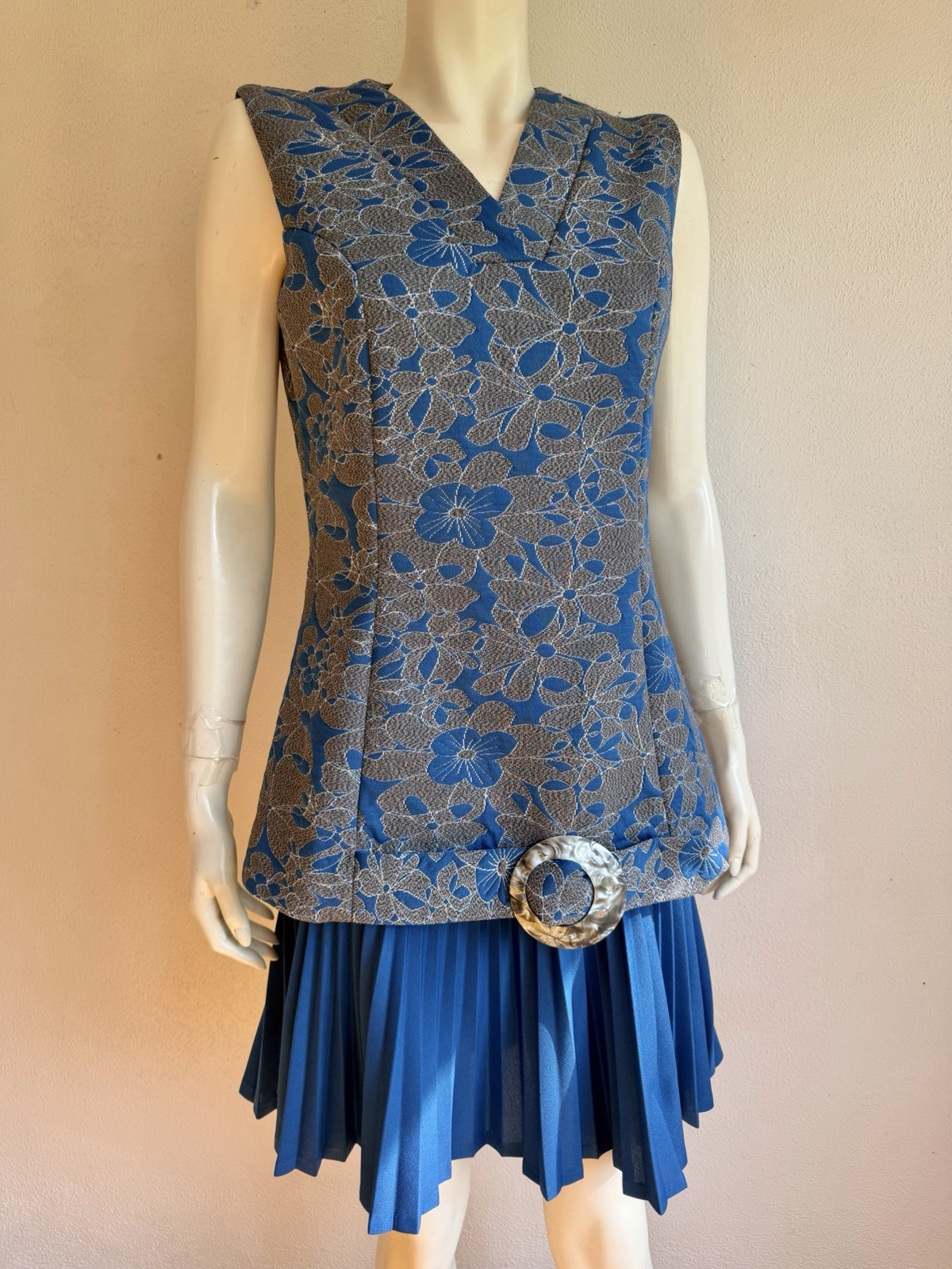 Vintage 1960s MOD DRESS Flower Power Print Mary Dobbs Pleated Hem Lucite Buckle