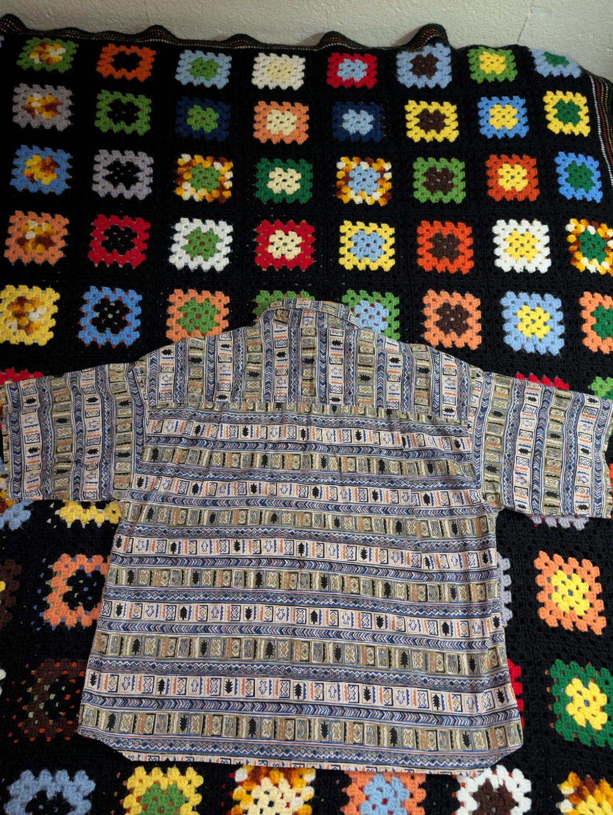 Vintage Columbia Shirt Women’s Medium? Multicolor Aztec Fish Print Button Up