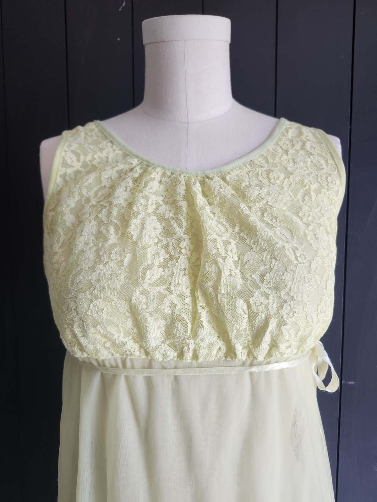 VTG 60s Chartreuse Yellow Nylon & Lace PEIGNOIR SET Nightie Robe UNION LABEL SML