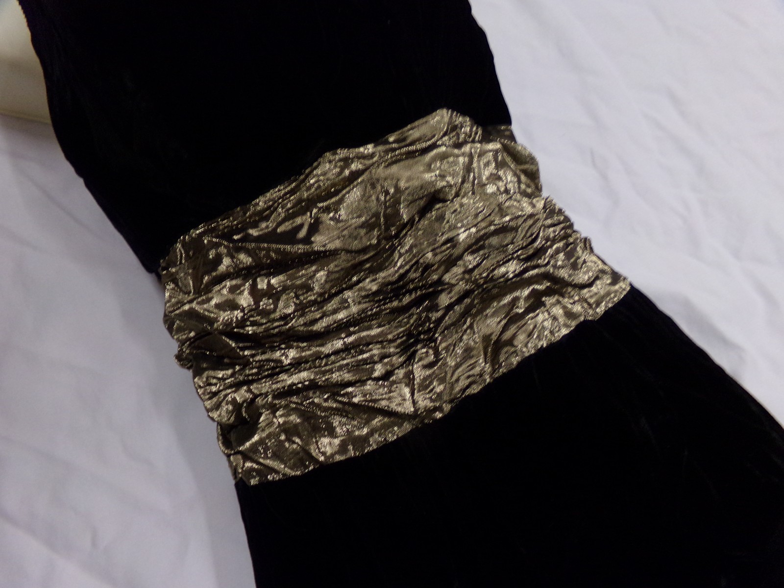 Vintage 80’s Chenelli Womens Size 6 Black & Gold Velvet Sleeveless Dress