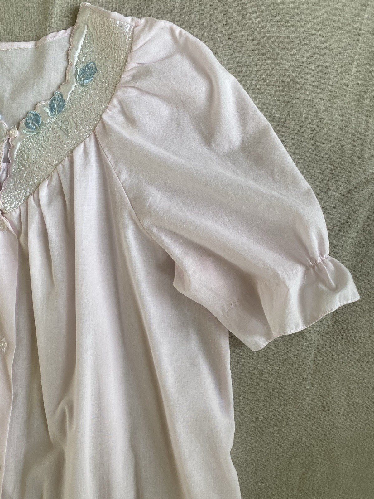 GORGEOUS VTG Pink Cotton Scalloped Embroidered Collar Nightgown Ruffled Sleeves