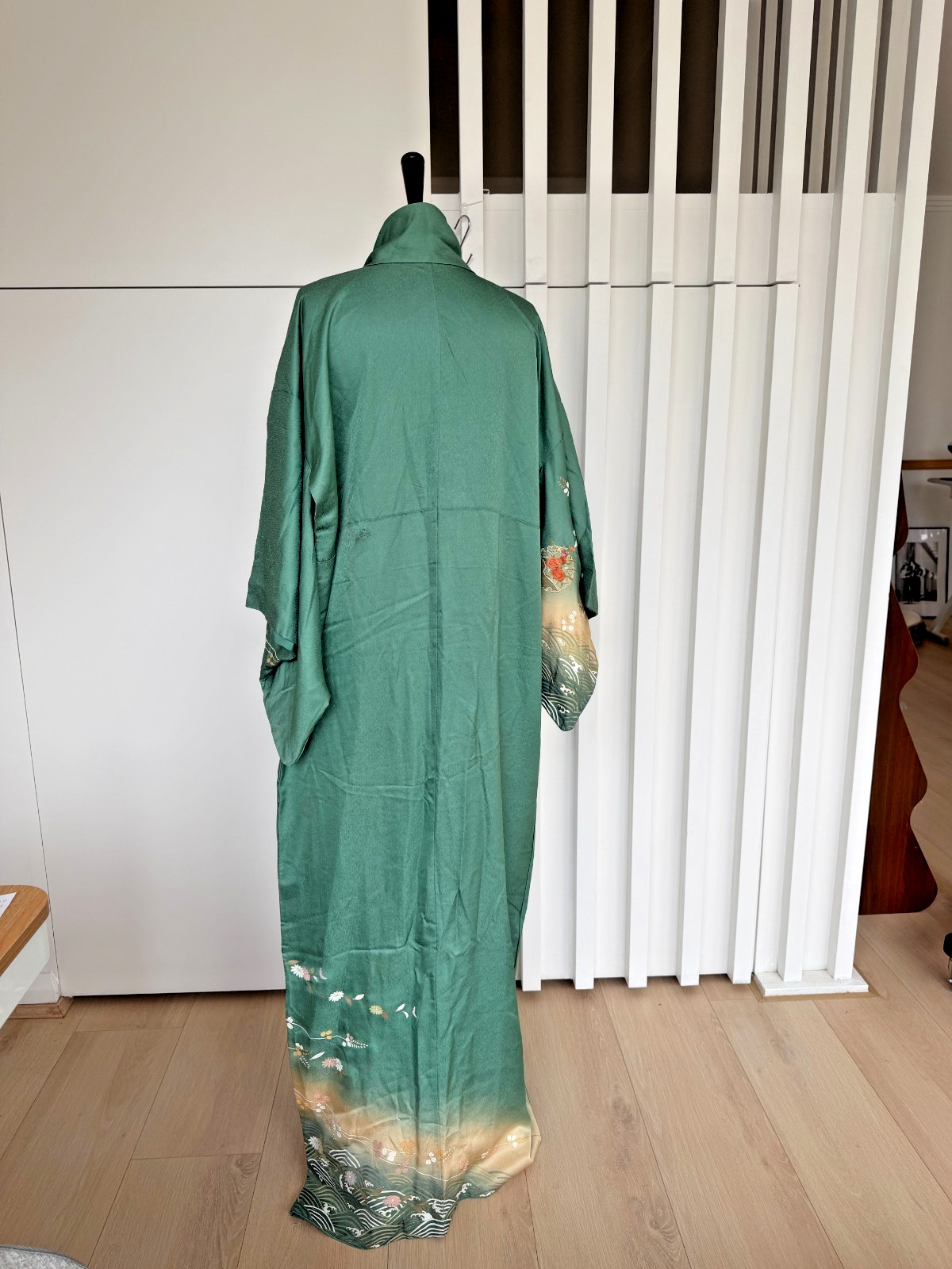Vintage Japanese Kimono | Green Wave さが美 (Sagami) brand embroidery | 100% silk