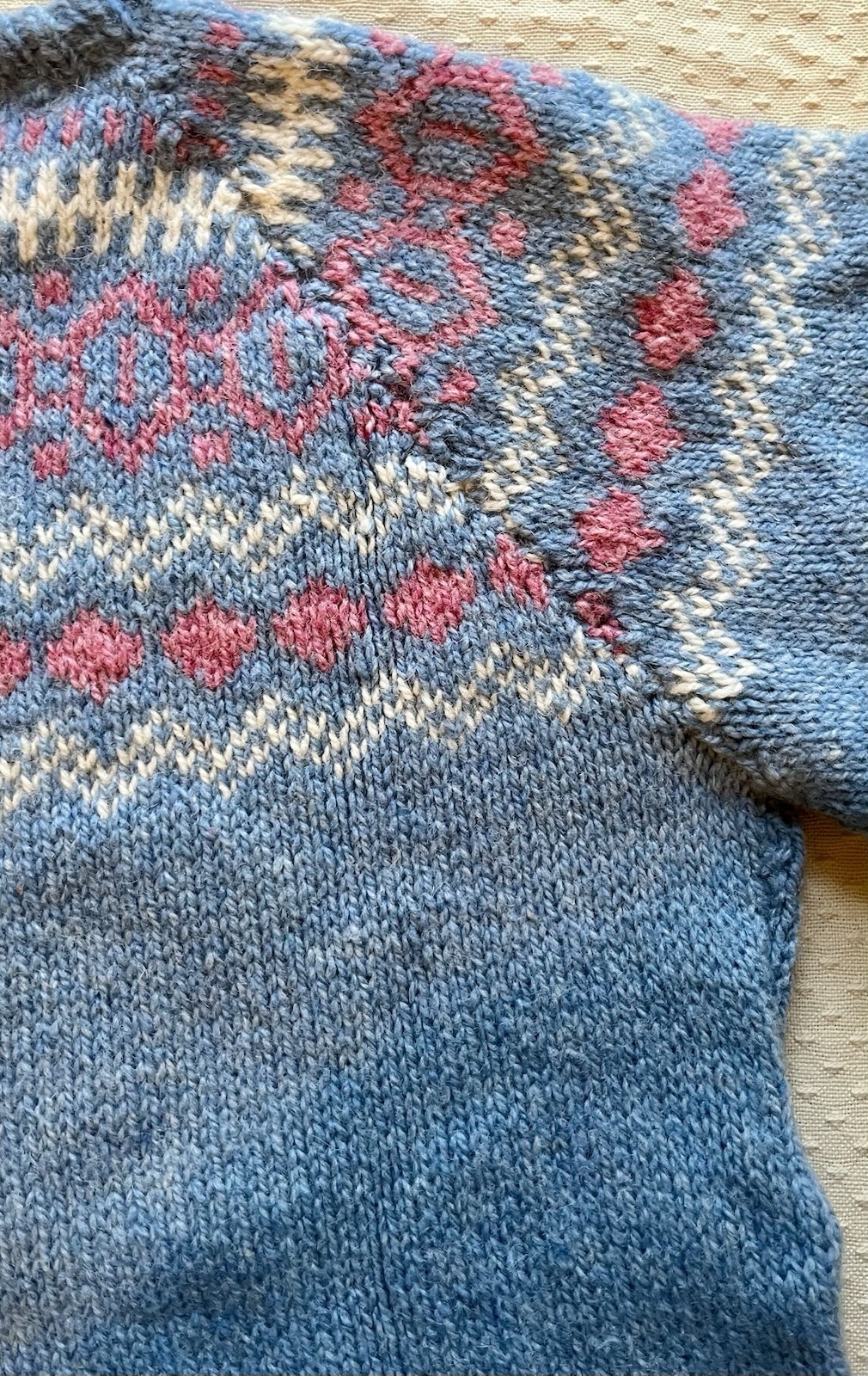 Vintage Hand Knitted Wool Pullover Sweater Woman’s Small Blue With Pink & White
